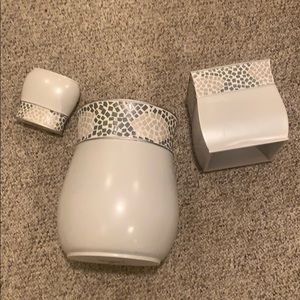 Three Piece Bathroom Accessory Set